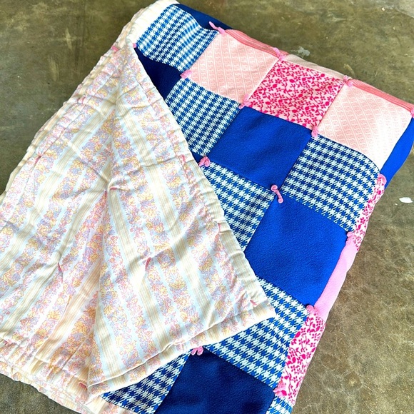 Vintage Handmade Patchwork Quilt Throw Blanket tied pink blue - Picture 1 of 7